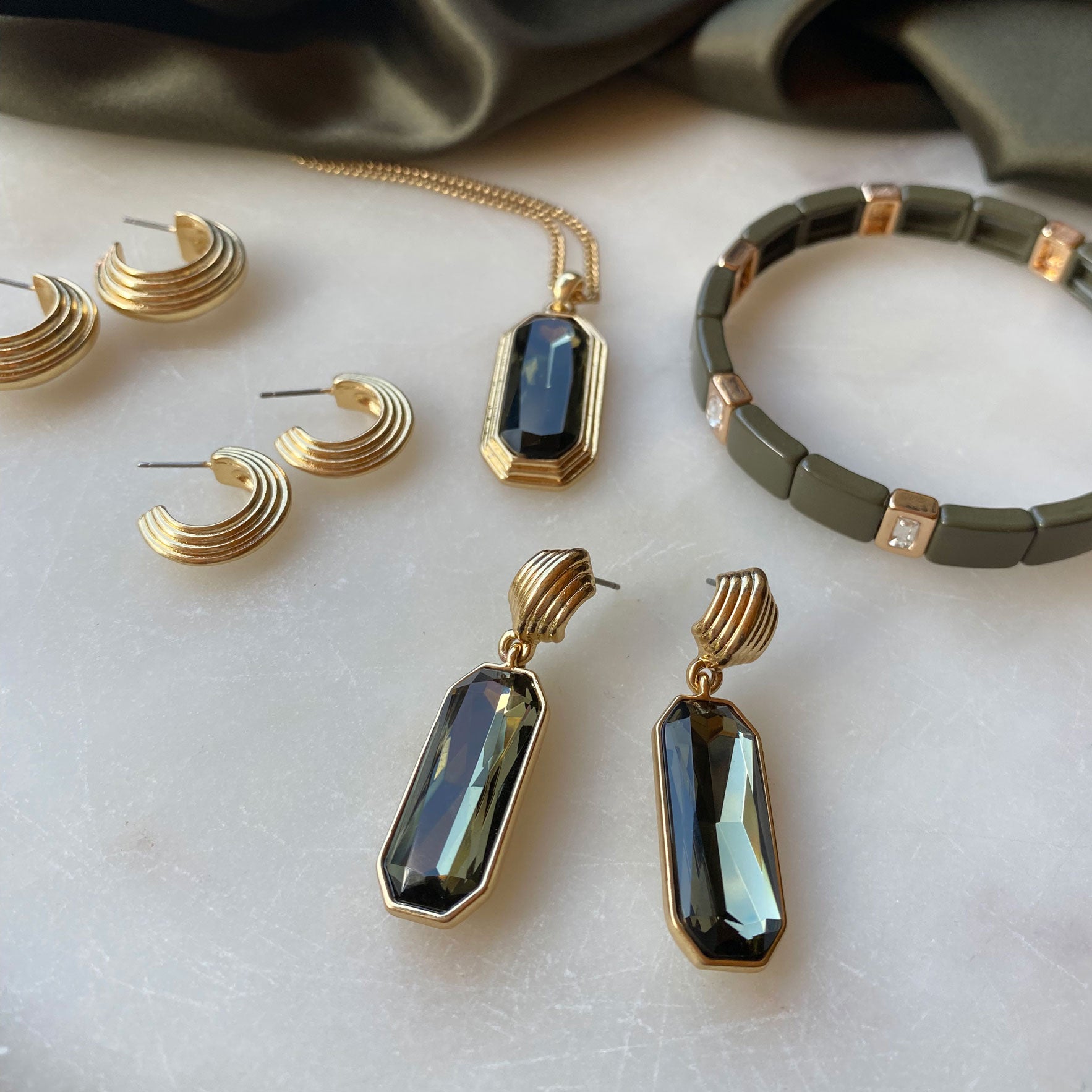 Lange øredobber, olive, Grace G - A&C Oslo - Design Collection_3