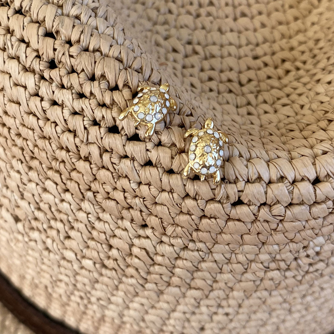 Små øredobber, skilpadde, Serenity - A&C Oslo - Design Collection_3