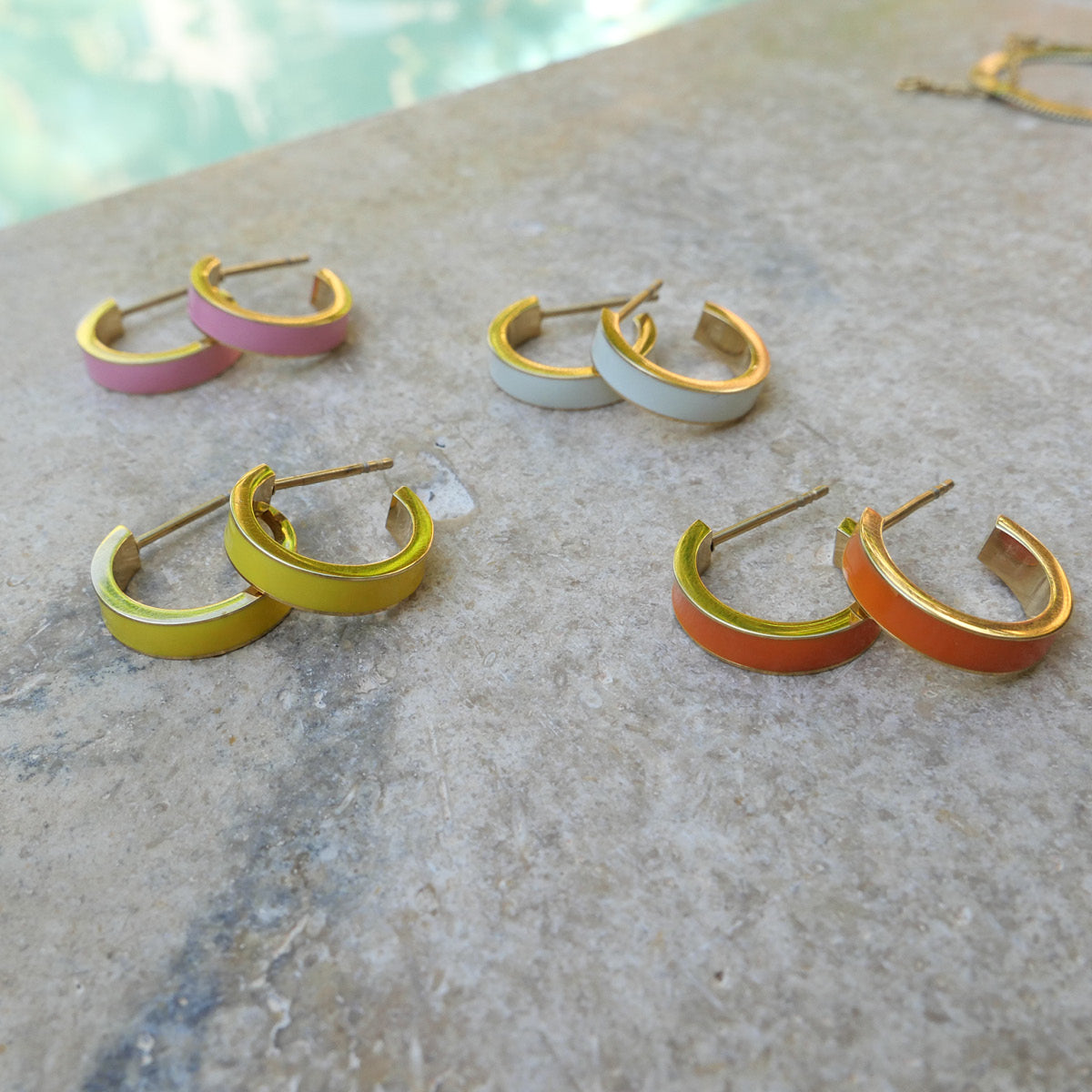 Øreringer med hvit emalje - A&C Oslo - Pure Steel_2