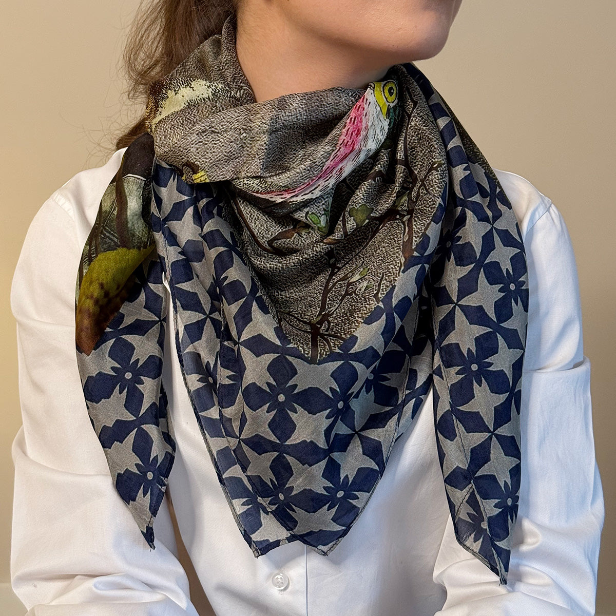 Skjerf i ekte silke, blå fugler - A&C Oslo