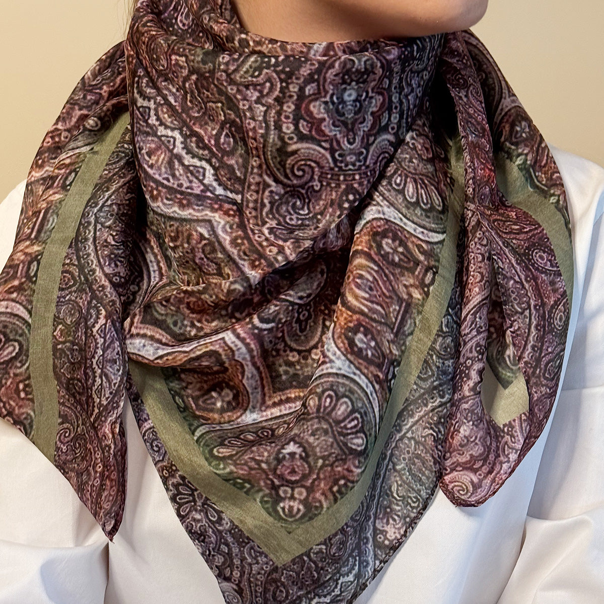 Skjerf i ekte silke, paisley green - A&C Oslo_2