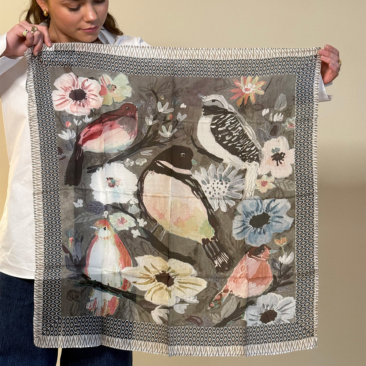 Skjerf i ekte silke, graphic birds - A&C Oslo_2