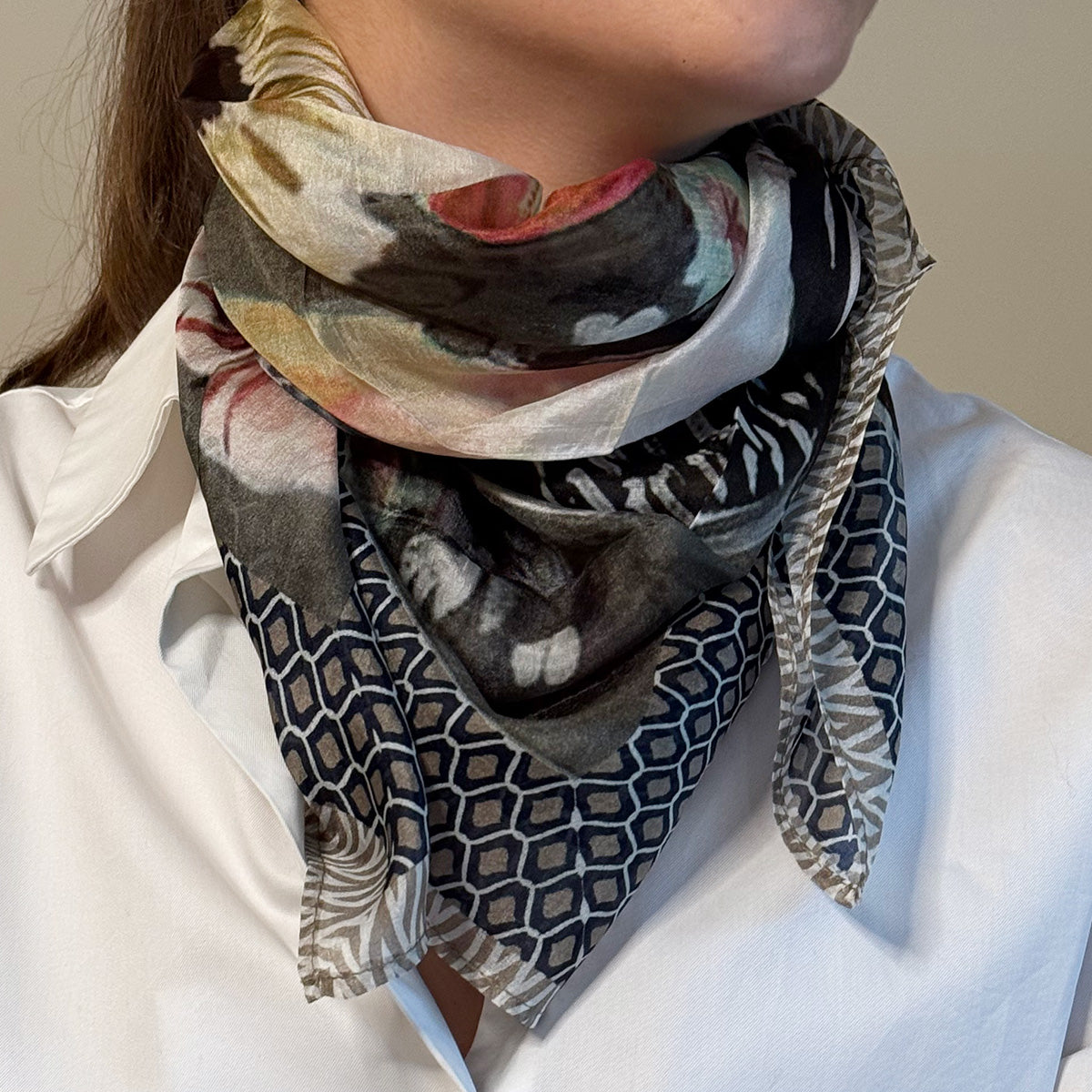 Skjerf i ekte silke, graphic birds - A&C Oslo