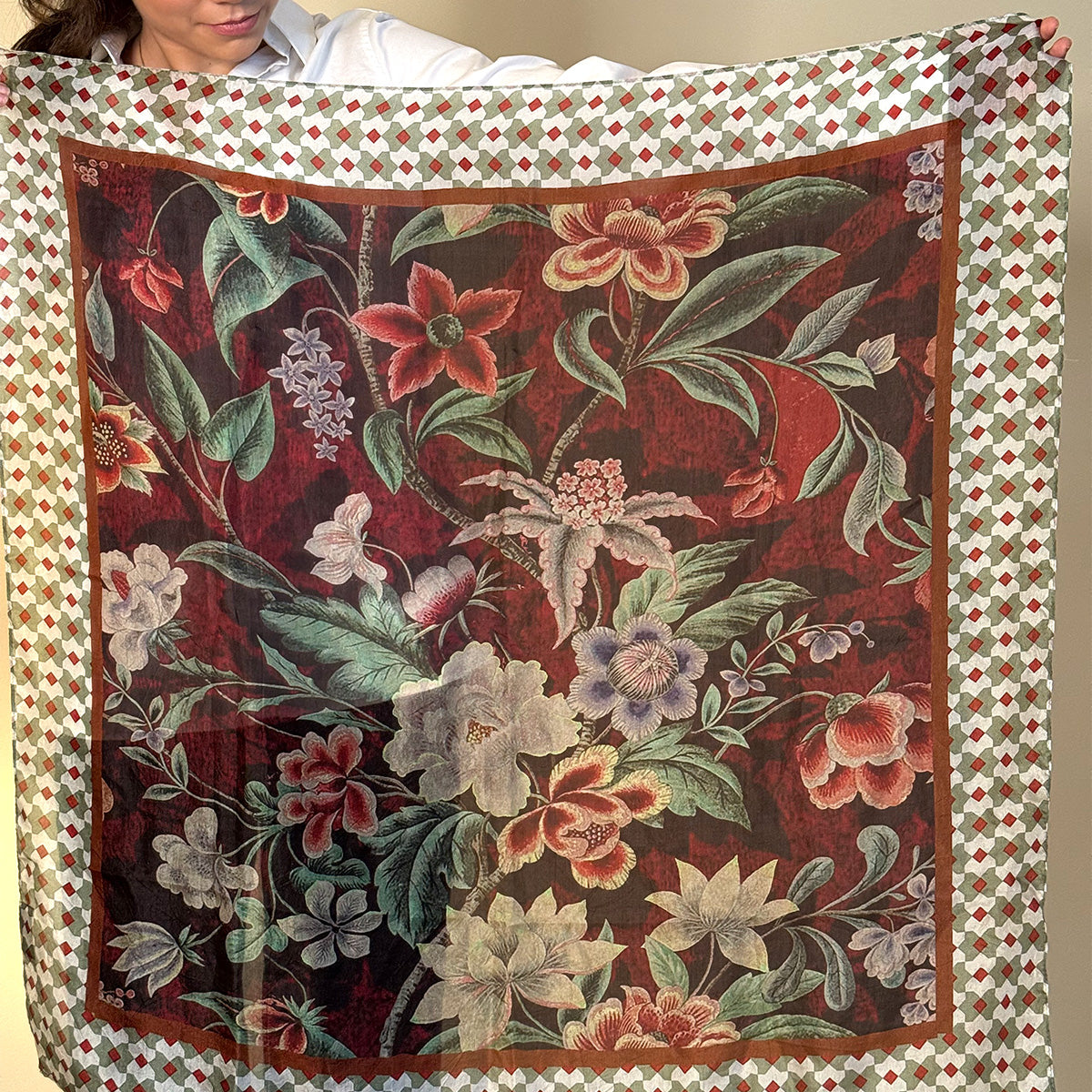 Skjerf i ekte silke, floral red