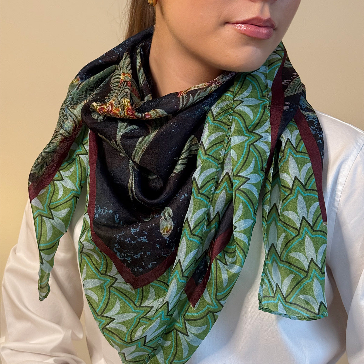 Skjerf i ekte silke, floral blue