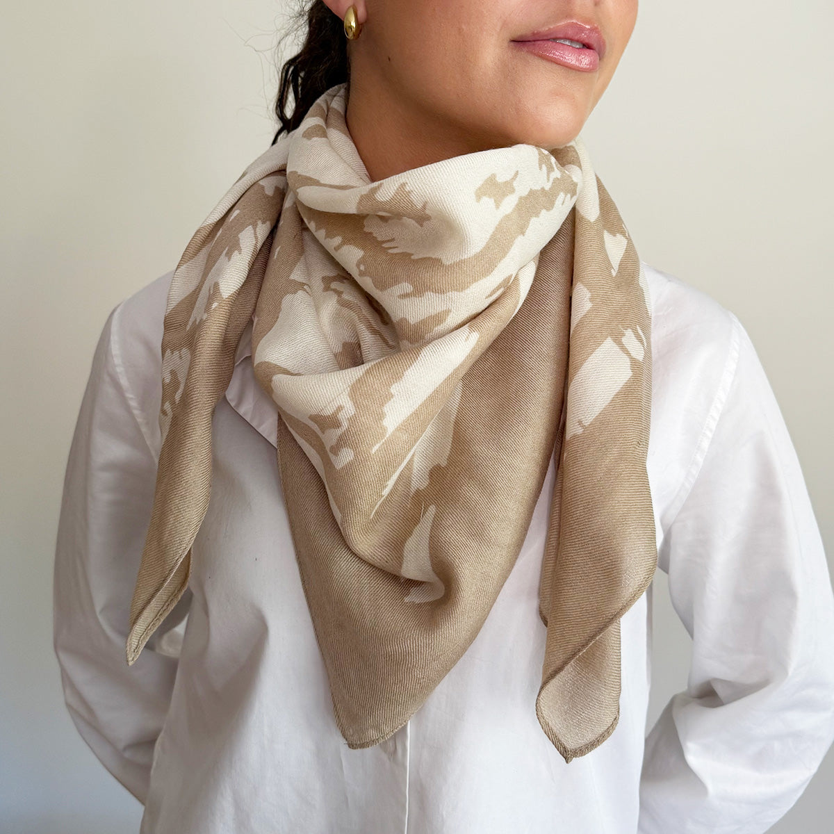 Skjerf i ull/silke, ikat beige