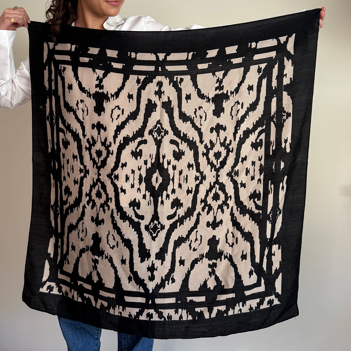 Skjerf i ull/silke, ikat black