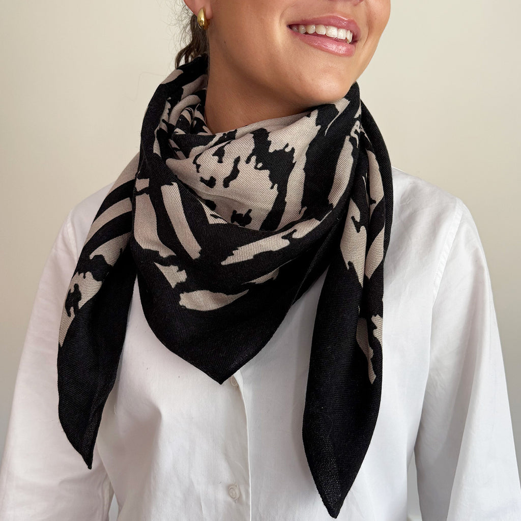 Skjerf i ull/silke, ikat black