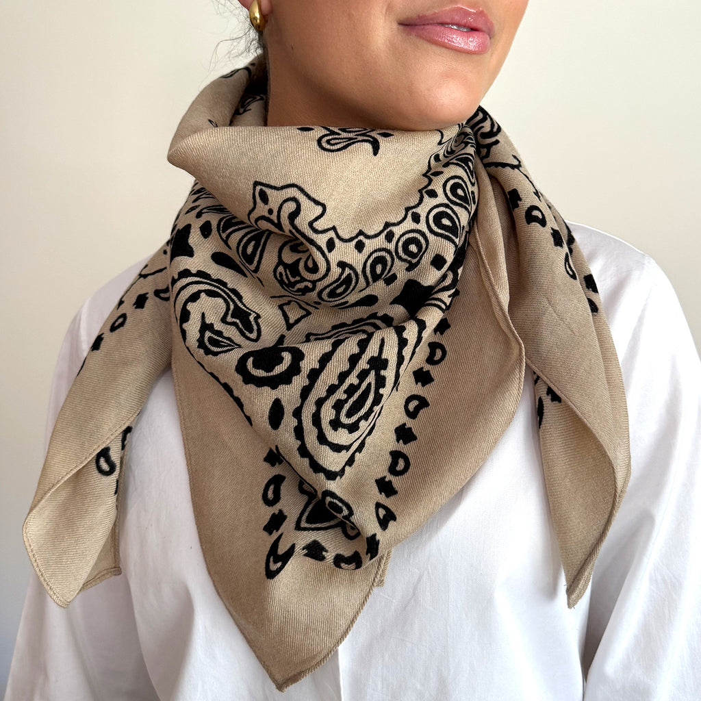 Skjerf i ull/silke, paisley beige