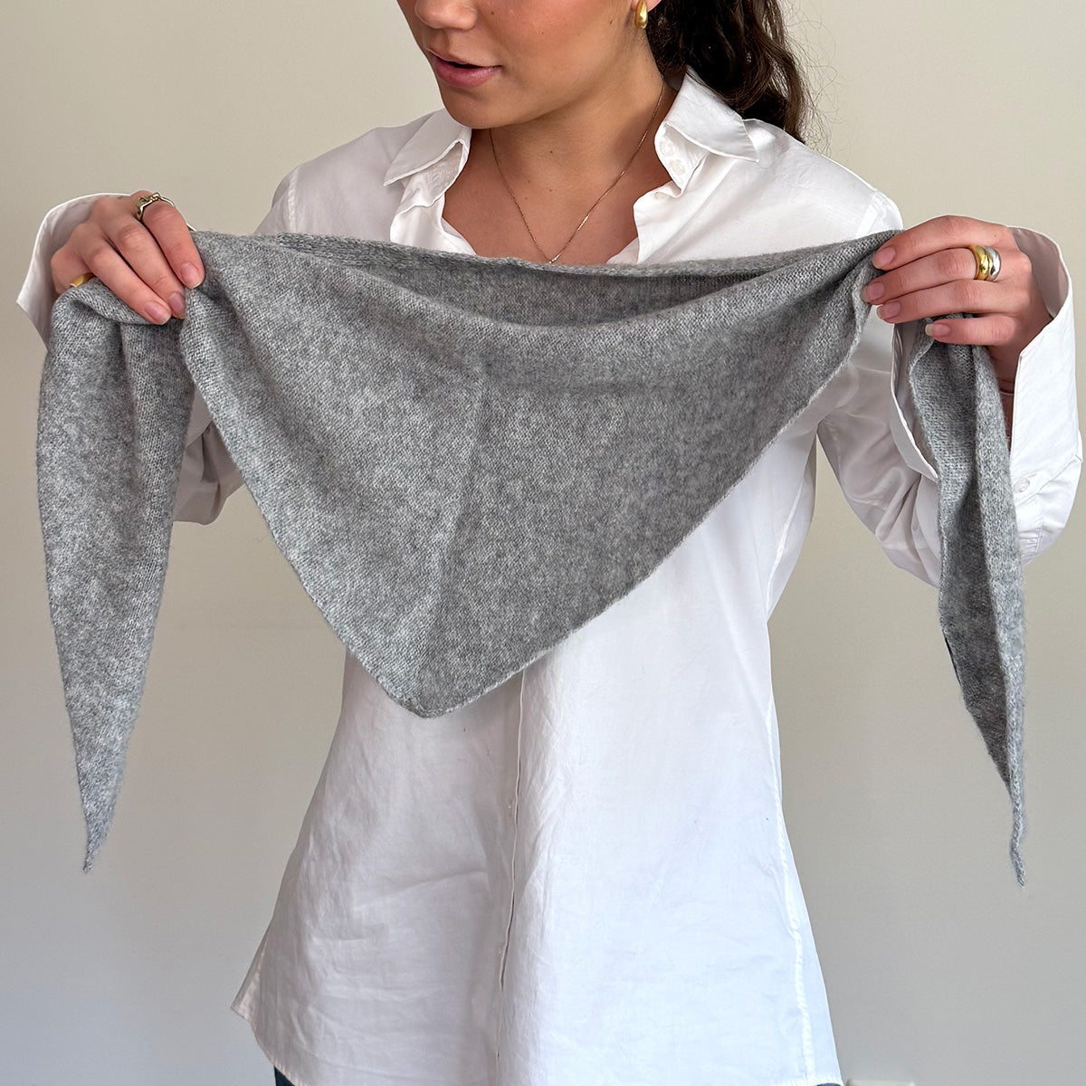 Trekantskjerf, 100% lammeull, light grey