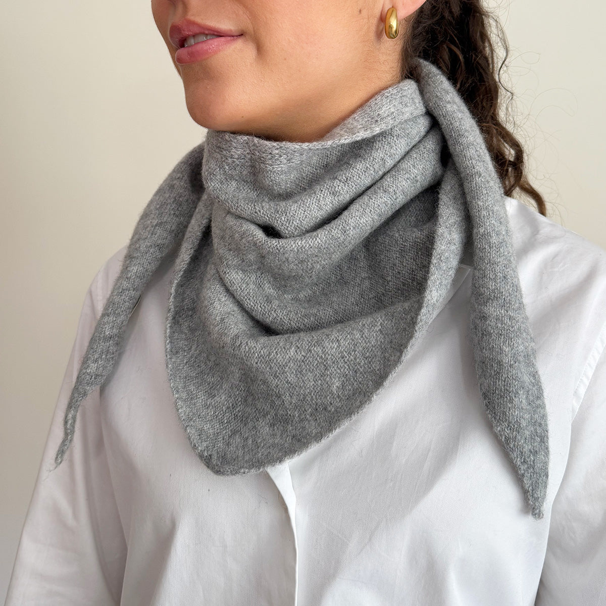 Trekantskjerf, 100% lammeull, light grey