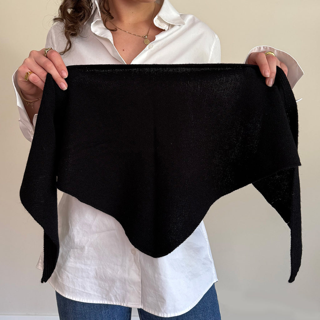 Trekantskjerf, 100% lammeull, black