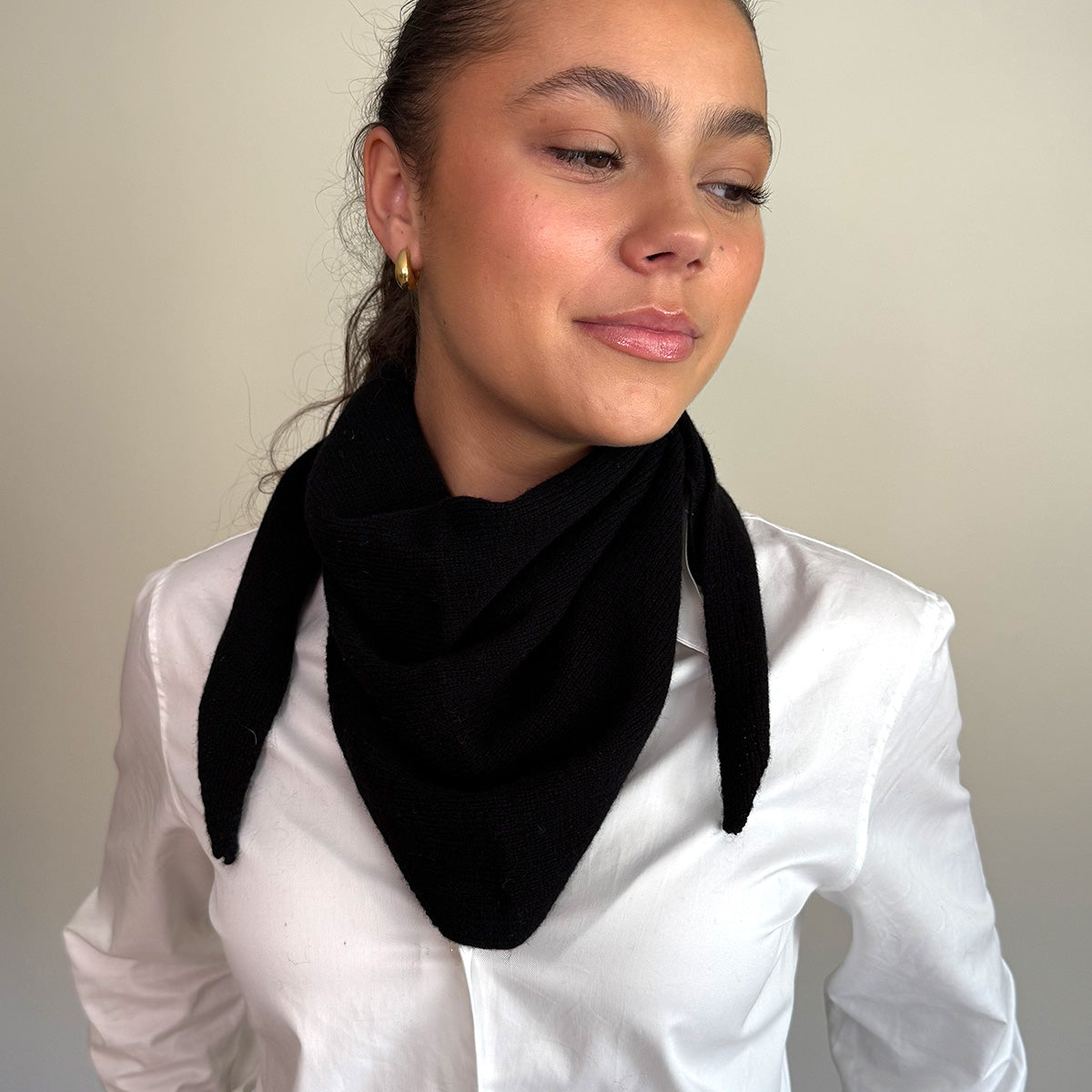 Trekantskjerf, 100% lammeull, black