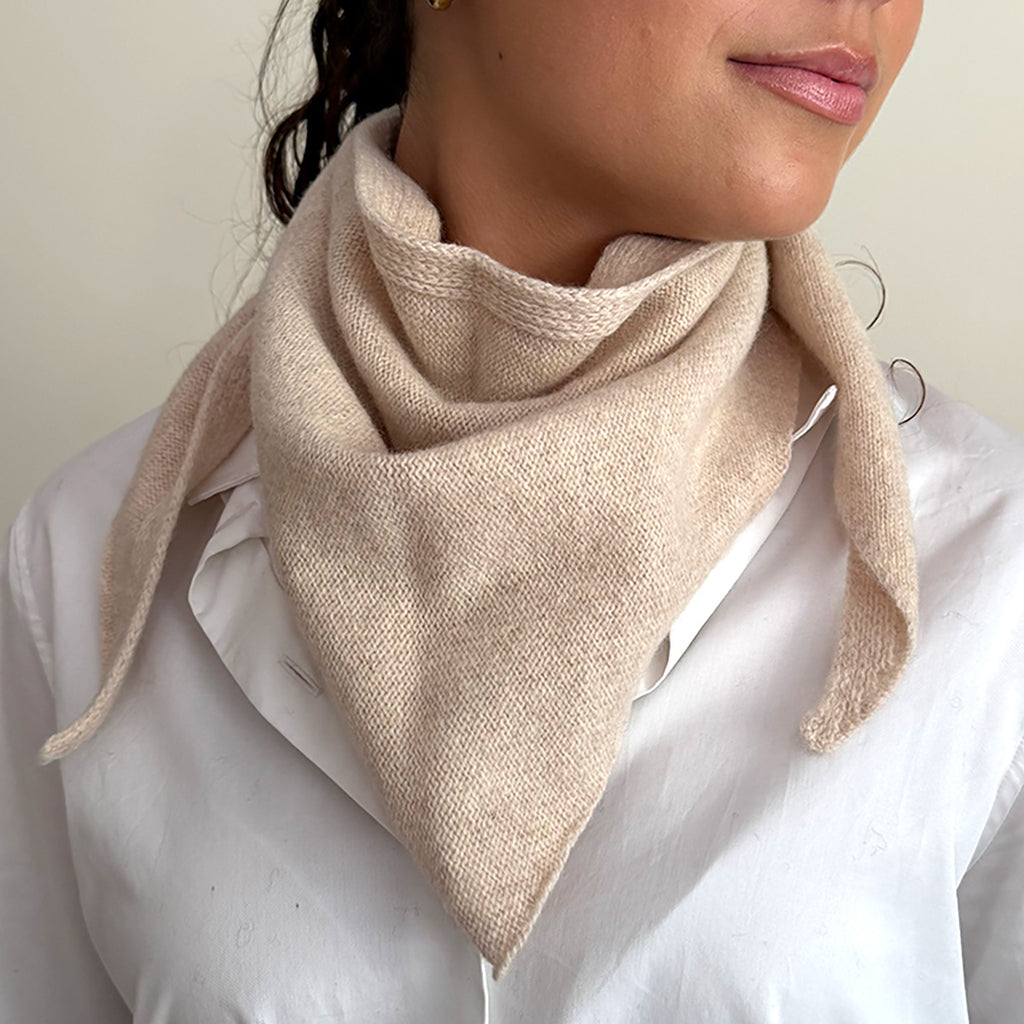 Trekantskjerf, 100% lammeull, beige