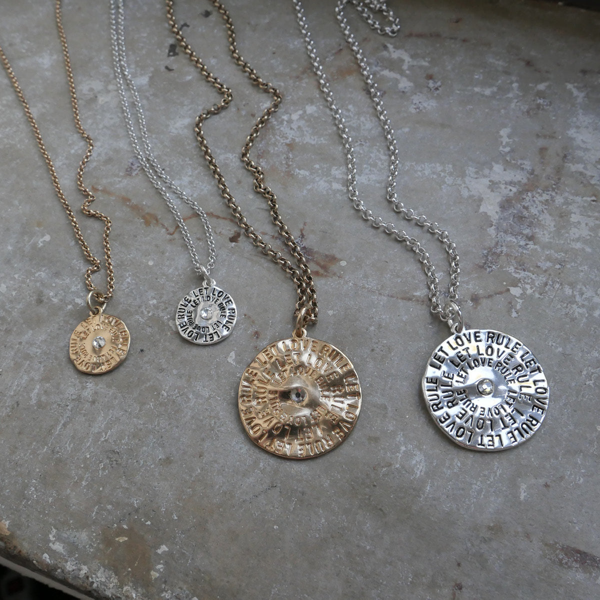 Langt kjede, Let love rule, G - A&C Oslo - Design Collection_5
