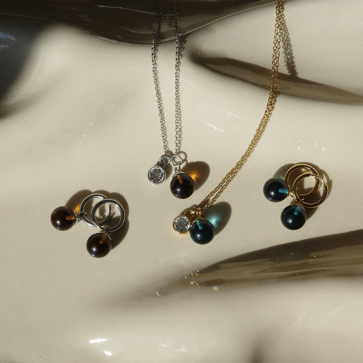 Kort kjede med glasskule, brown, S