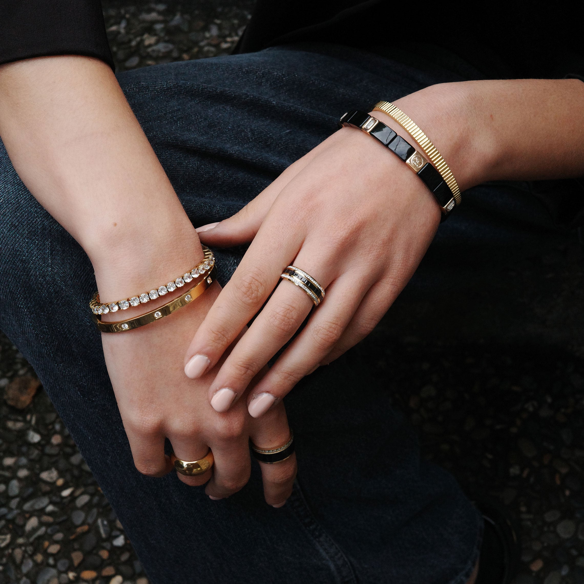 Emaljert armbånd, sort/gull - A&C Oslo - Design Collection_2