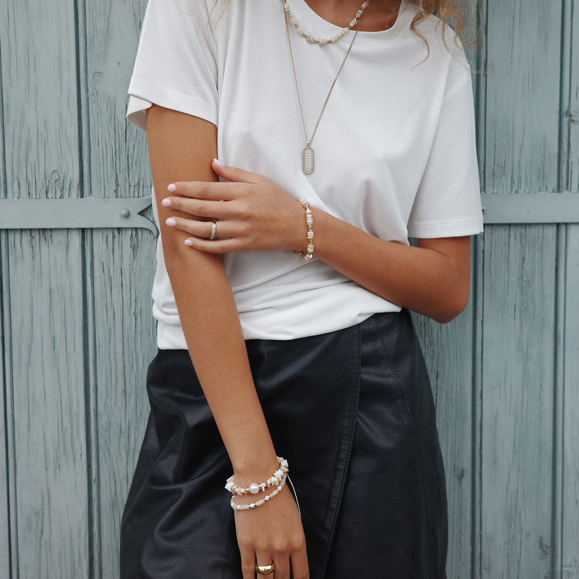 Delikat armbånd med beige skjell - A&C Oslo - Design Collection_2