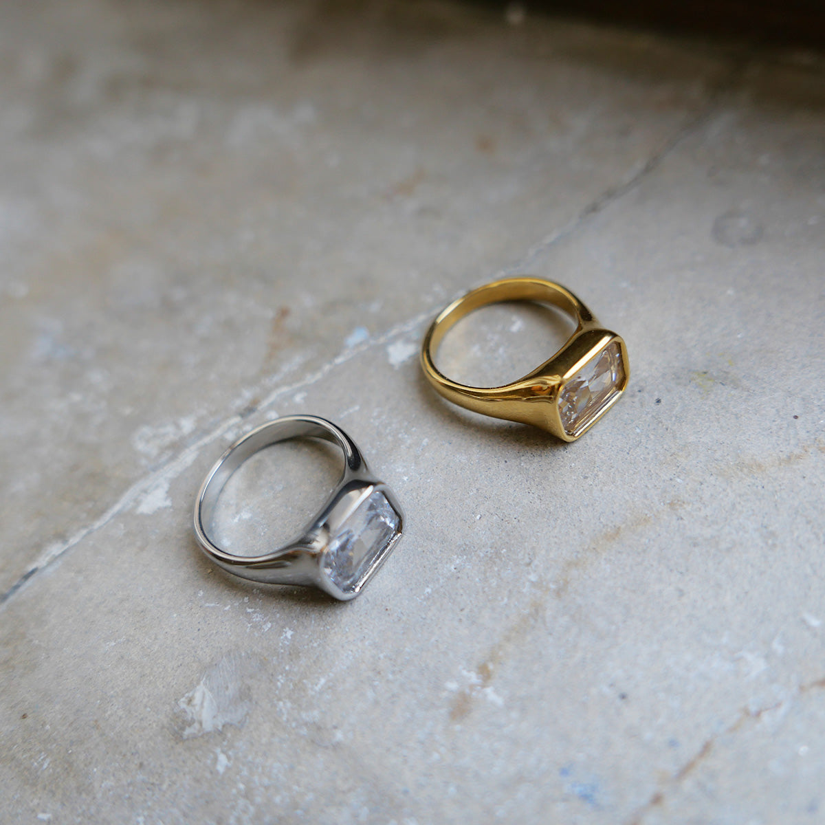 Ring med stor krystallsten, Steel_2