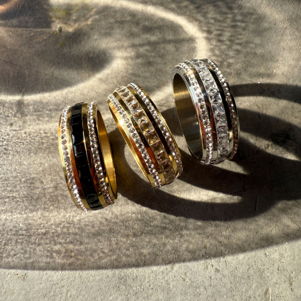 Bred ring med krystallstener, crystal - A&C Oslo - Design Collection_2