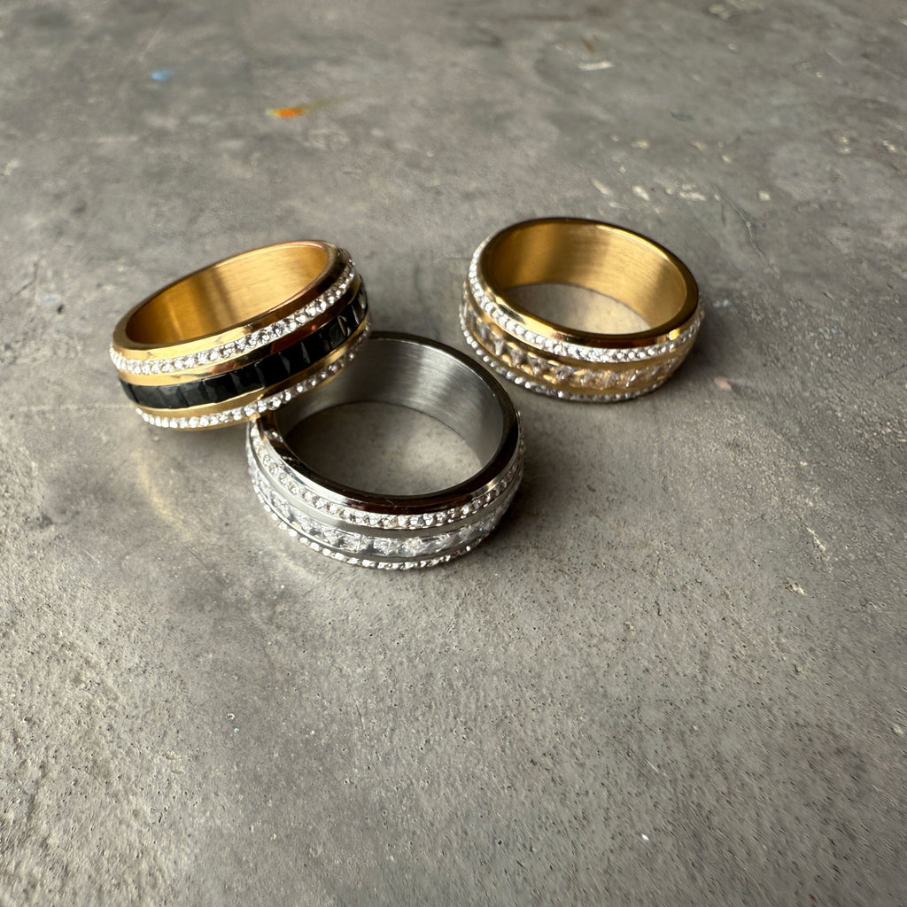 Bred ring med krystallstener, crystal - A&C Oslo - Design Collection_4