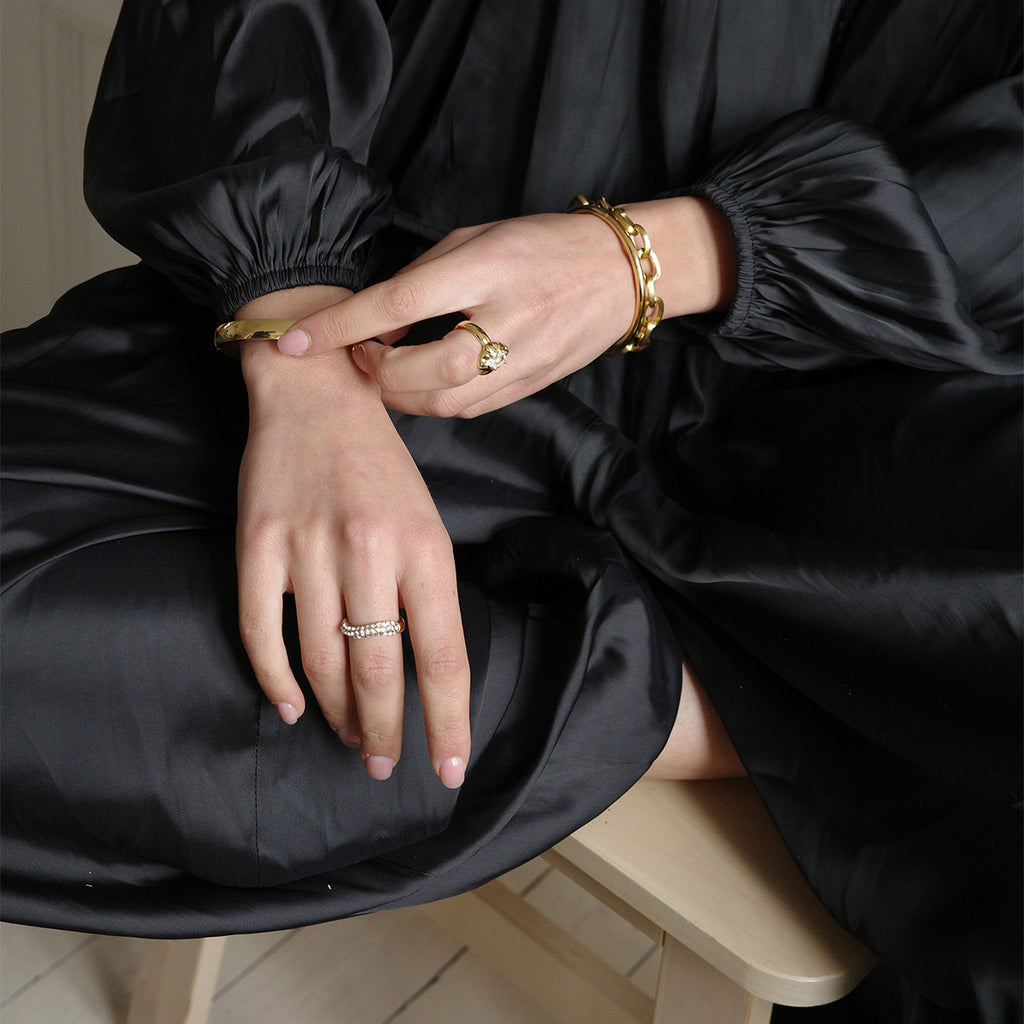Asymetrisk ring med krystaller, Steel G