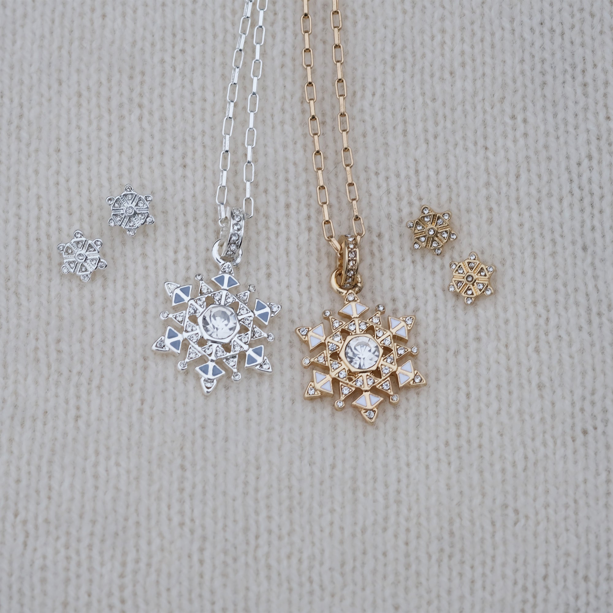 Liten brosje, Snowflake, S