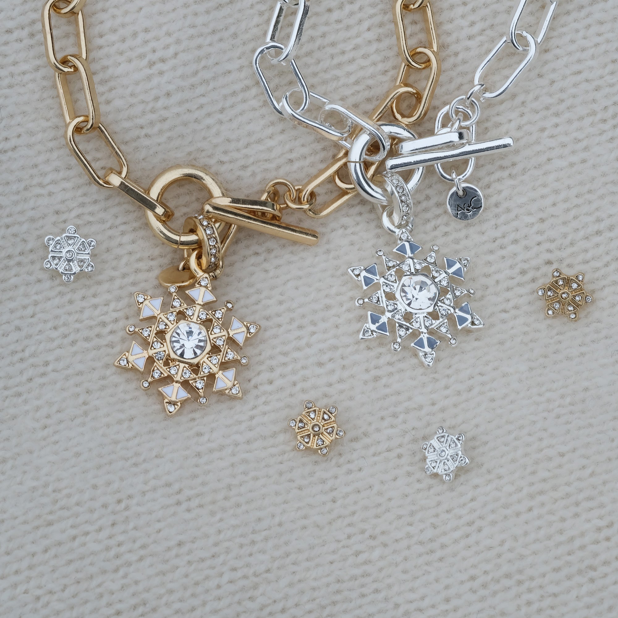 Liten brosje, Snowflake, S